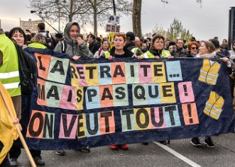 Première bataille Le 05 décembre, la réforme des retraites mobilise près d'1 million de personnes en France, 35000 à Toulouse.
